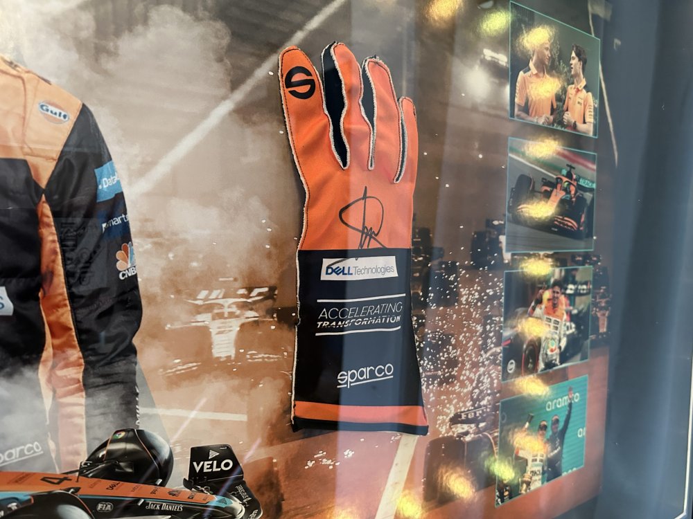 SIGNED BY LANDO NORRIS! FRAMED & LED LIT! - Image 4