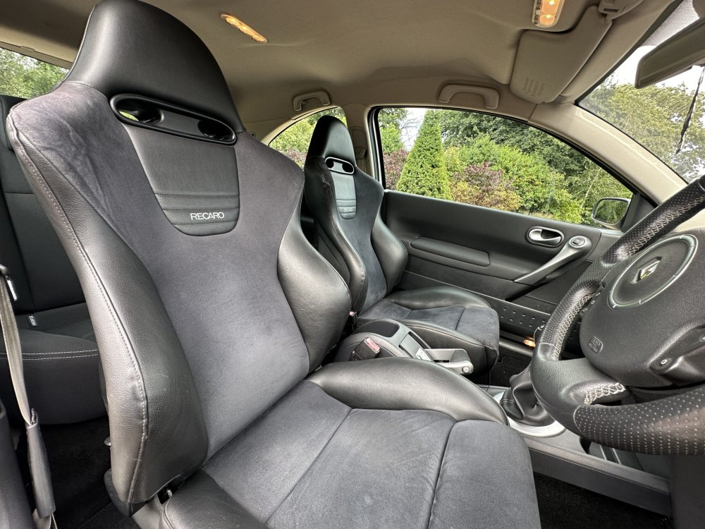 MEGANE RENAULTSPORT F1 TEAM R26! No. 44! OVER 1000 INSTANT WINS! - Image 8