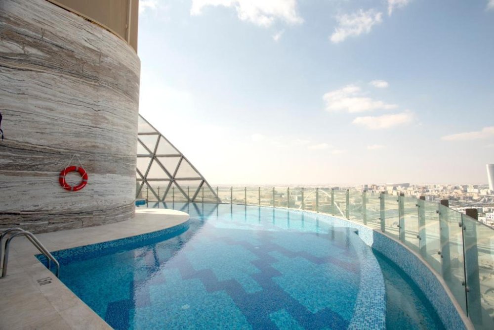 QATAR RACE ESCAPE FOR 2 + £1000!! - Image 6